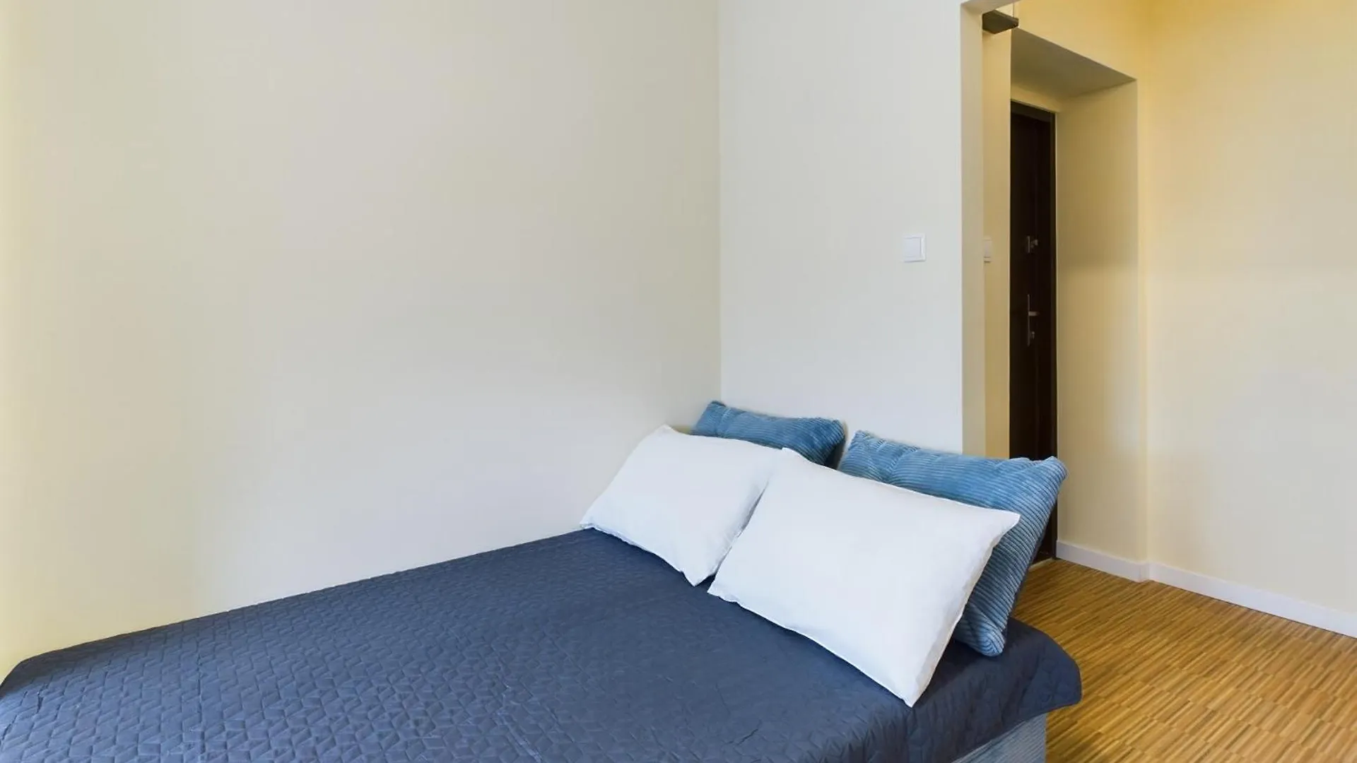 Bright Studio Near The Palace Of Culture & Science By Noclegi Renters Warsaw
