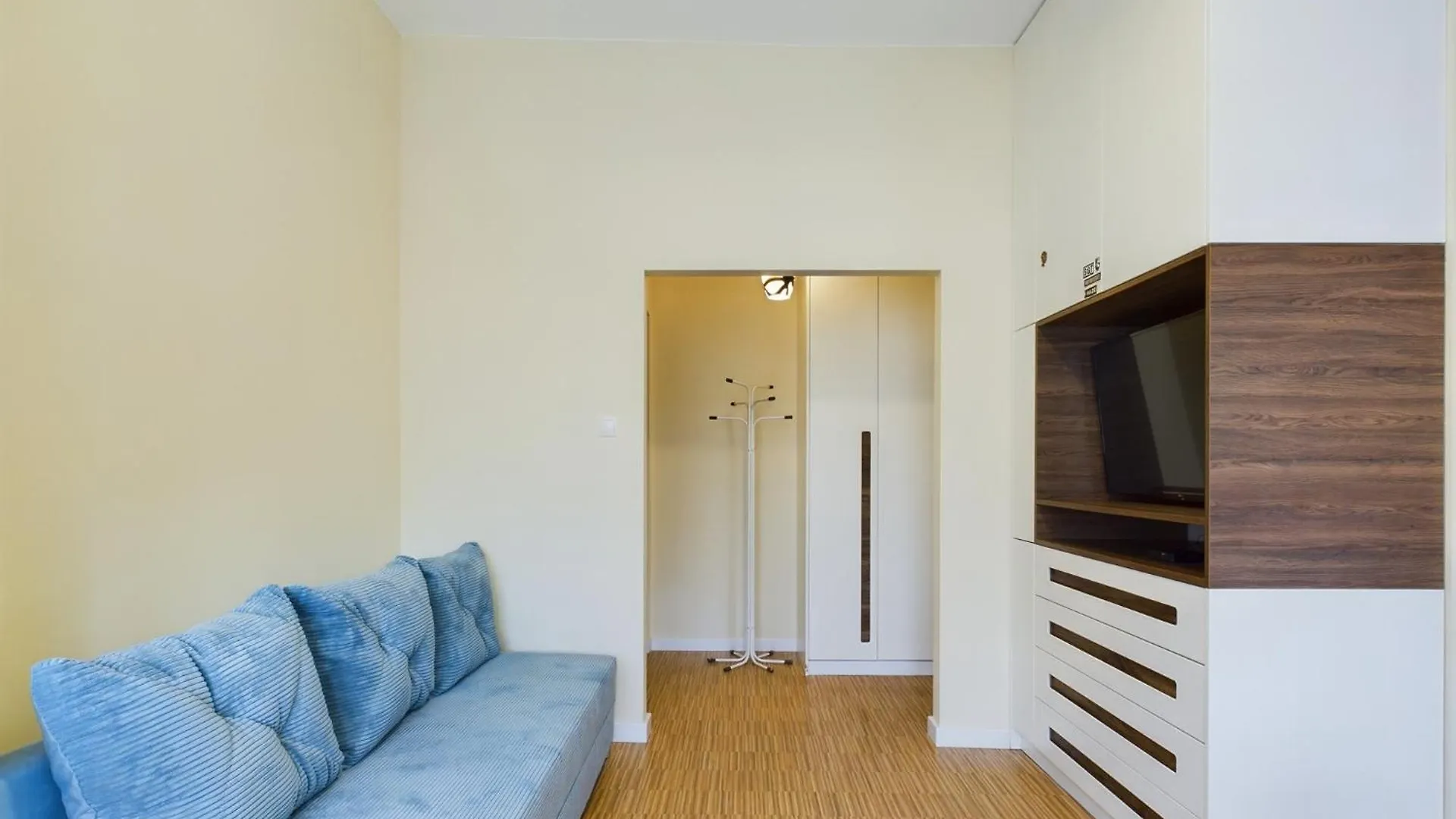 Bright Studio Near The Palace Of Culture & Science By Noclegi Renters location