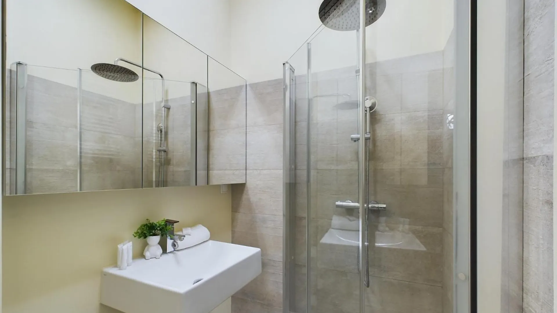 Apartment Bright Studio Near The Palace Of Culture & Science By Noclegi Renters Warsaw