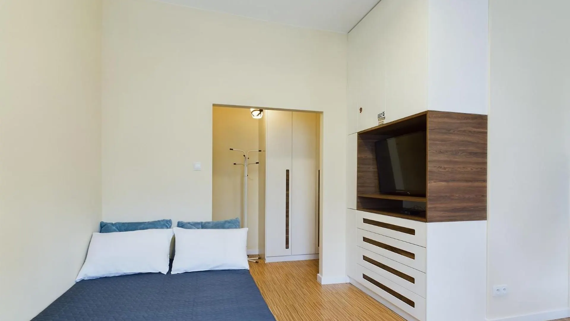 Bright Studio Near The Palace Of Culture & Science By Noclegi Renters Βαρσοβία Διαμέρισμα